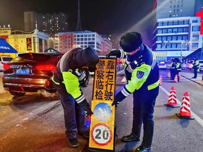 8868体育·(中国)官网app下载年味十足！佳木斯公安为您送上一份不一样的“年(图3)